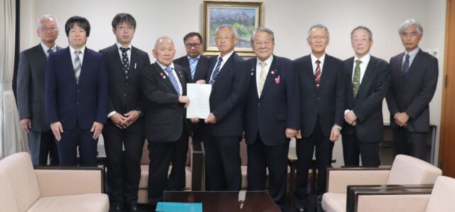 中部小学校関係者からの要望書受理（R7.11.25）