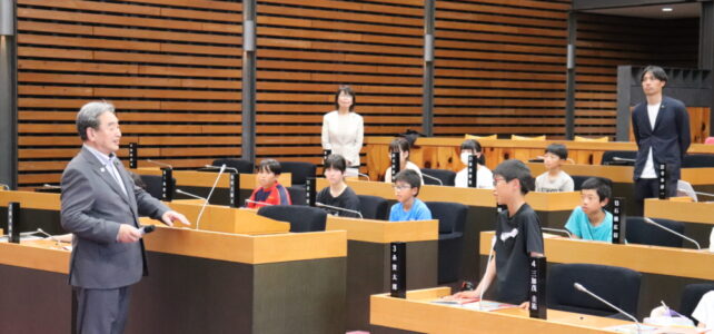 須佐小学校6年生議場見学(R8.5.13) 須佐小学校6年生議場見学(R8.5.13)